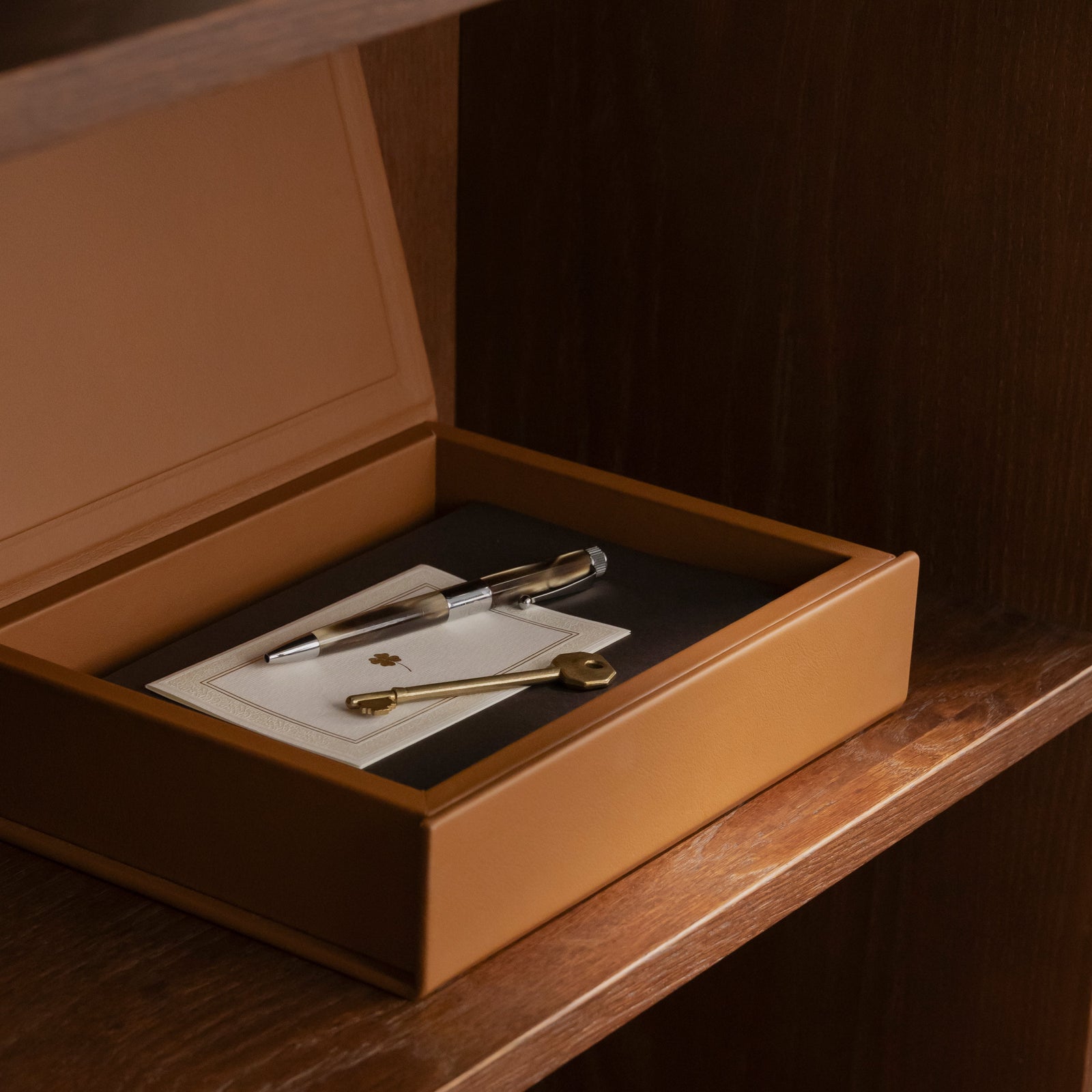 The Box: Leather - Cognac - Medium | August Sandgren