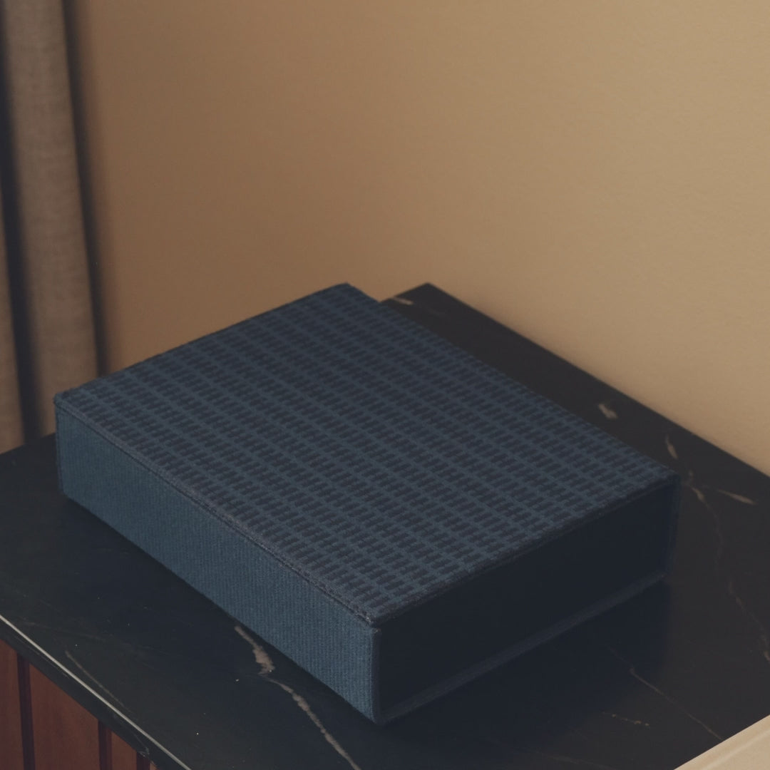 The Box: Kelly Rutherford - Limited Edition - Medium