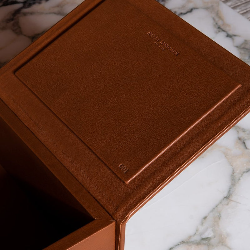 The Bookbox: Traceable leather - Brown - Medium