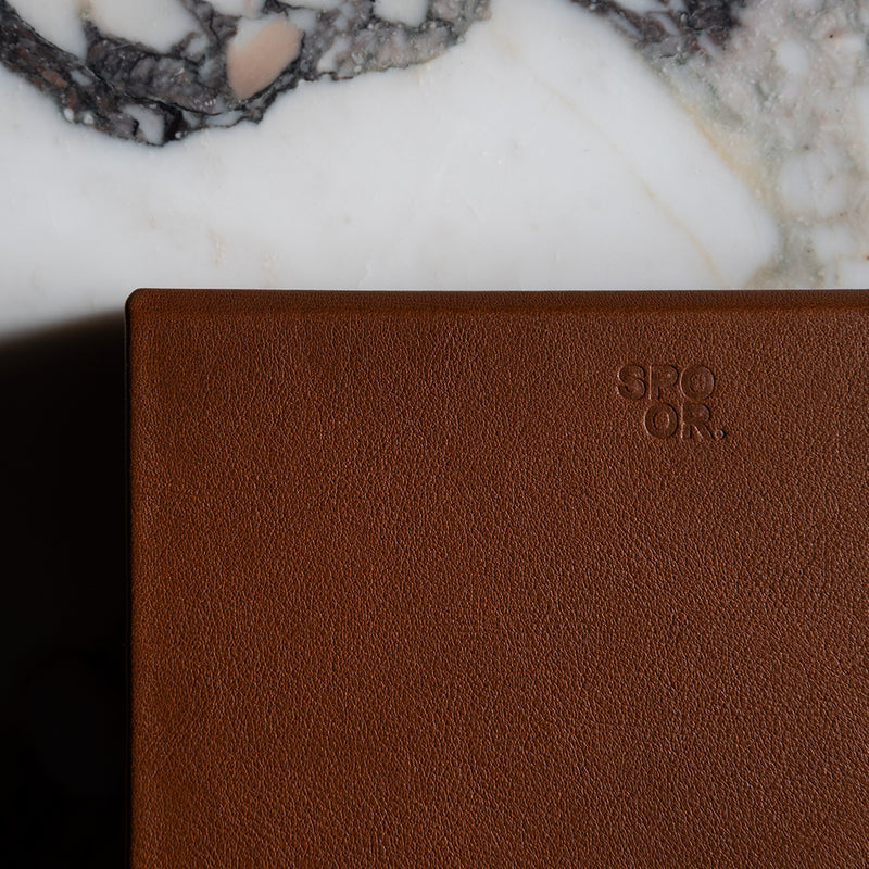 The Bookbox: Traceable leather - Brown - Medium