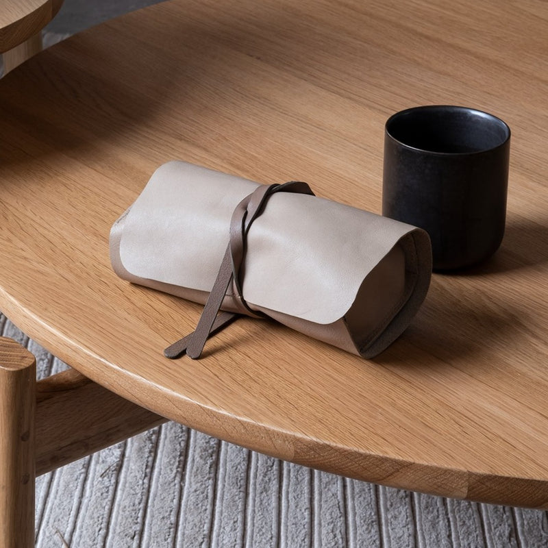 The Watchbox: Watch-on-the-go-roll with pillow - Light brown